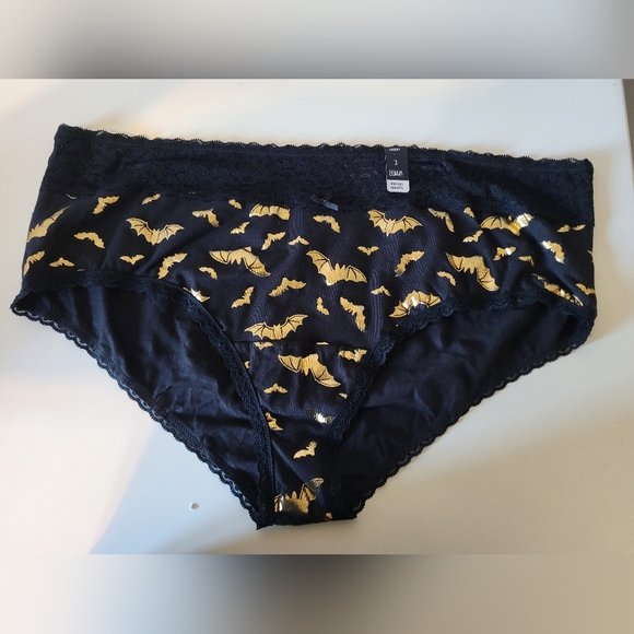 Torrid Mid Rise Cheeky Panties in Gold Foil Bats, BNWT, Size 3X - Picture 3 of 7
